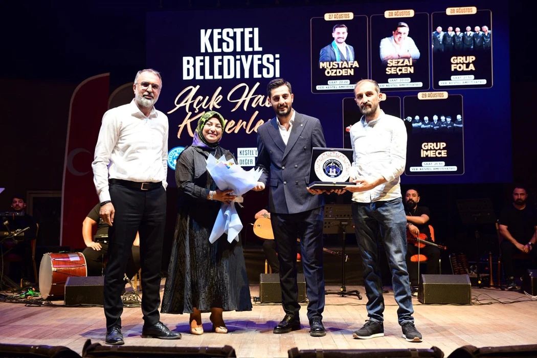 Kestel Belediyesi Yaz Akşamlarını Şölene Dönüştürdü: Mustafa Özden Kestel’i Coşturdu