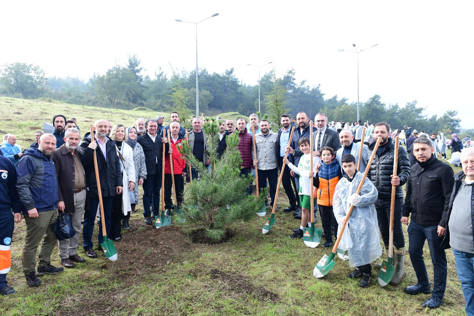 İlçemizin Park ve Bahçelerini Süsleyen Fidanları Kendi Sahamızda Yetiştiriyoruz