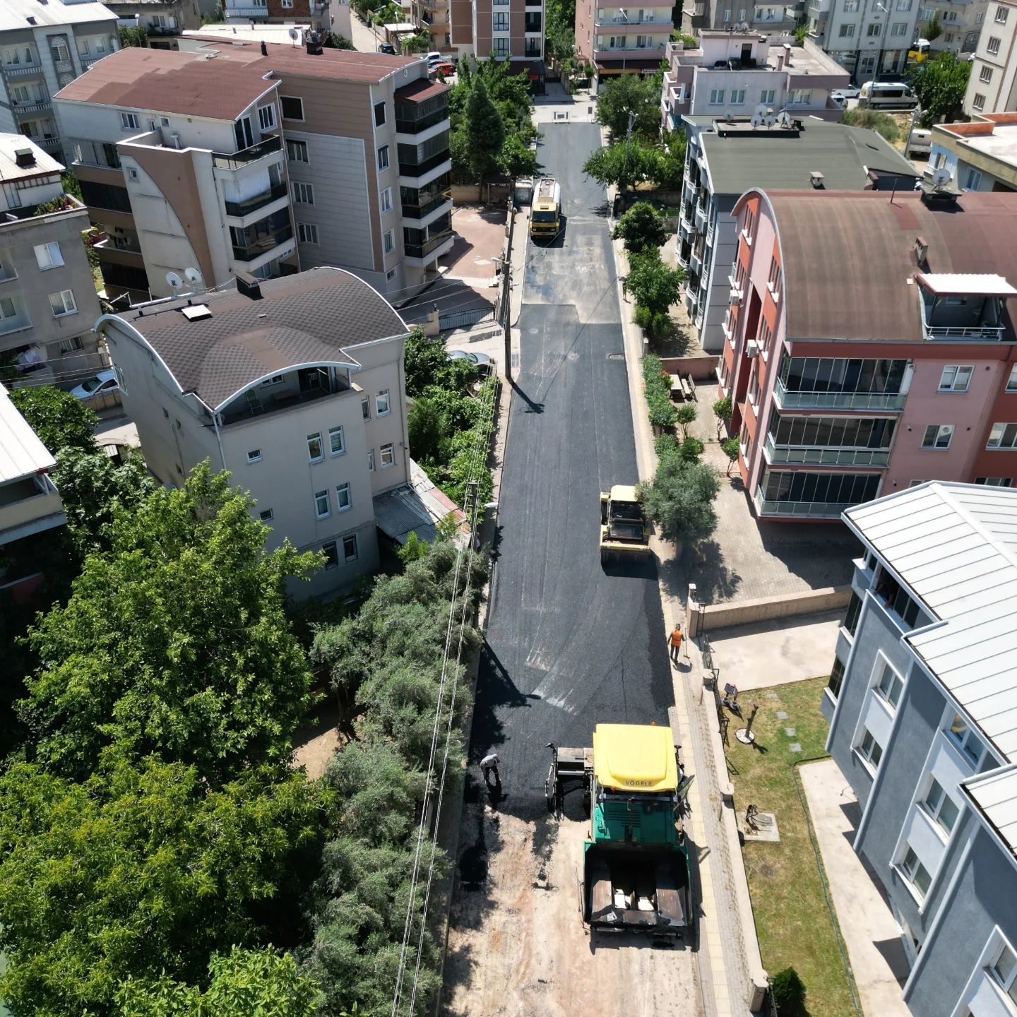 Dumlupınar Sokak'ta asfalt çalışmalarımızı sürdürüyoruz